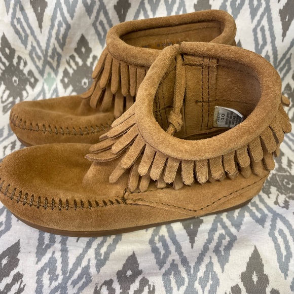 Minnetonka moccasin boots - Picture 3 of 6